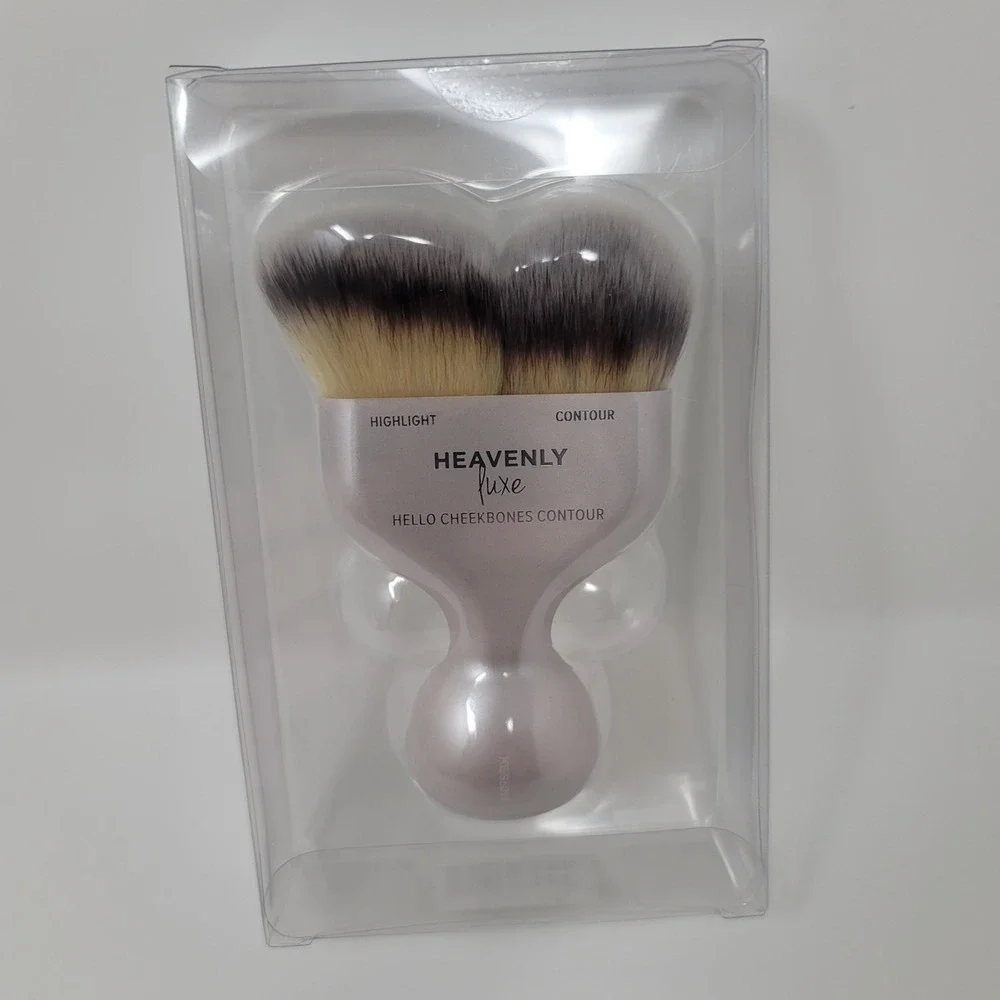 IT Cosmetics Heavenly Luxe Hello Cheekbones Highlight Contour Makeup Brush No 19